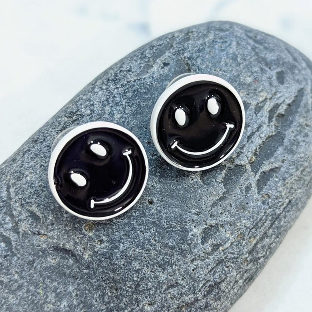 HAPPY FACE Black and White Post Earrings Smile Have a Nice Day NEW Gift